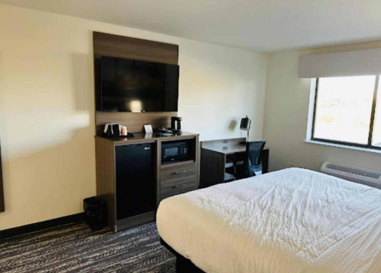 Hotel Clarion Pointe Milwaukee Exterior foto