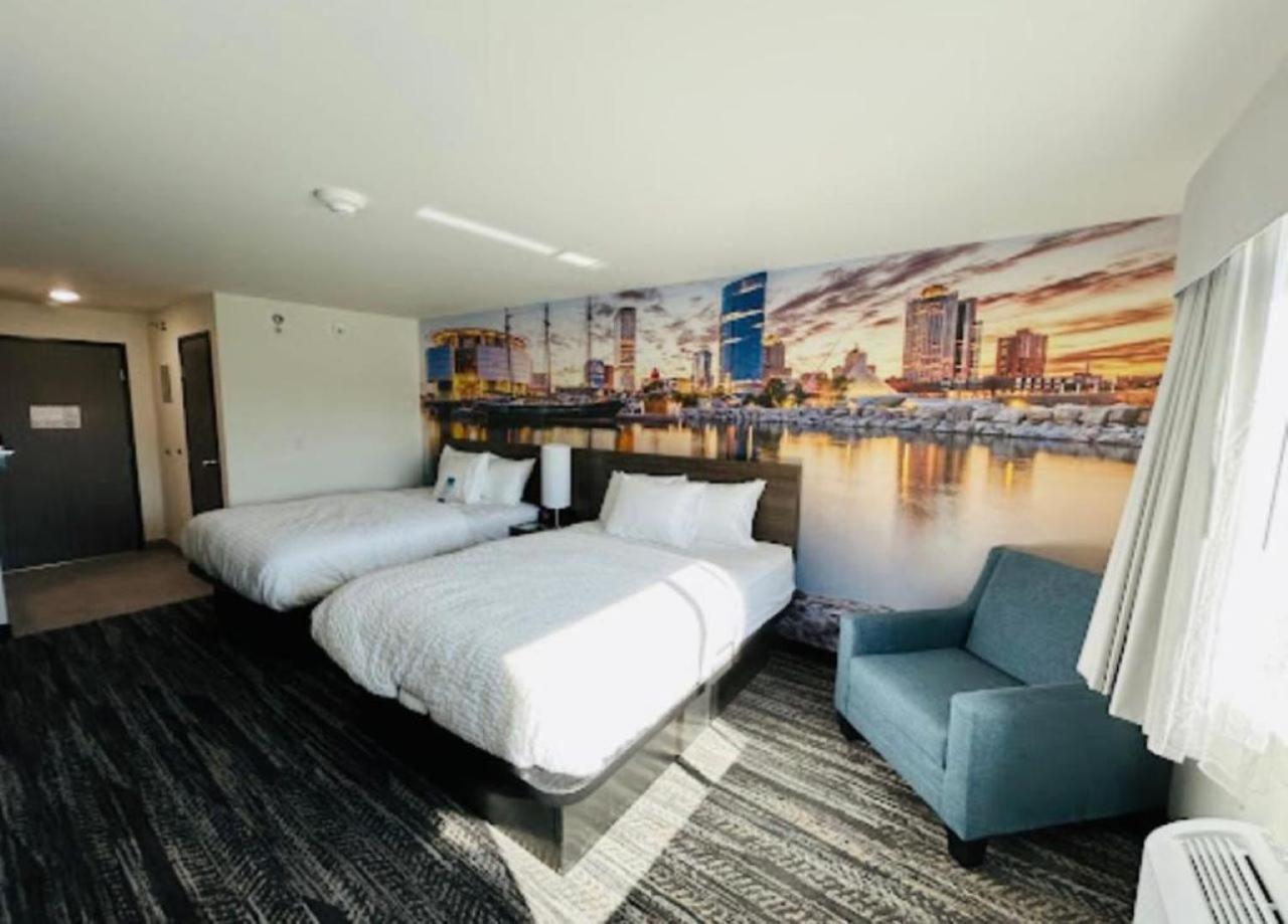 Hotel Clarion Pointe Milwaukee Exterior foto