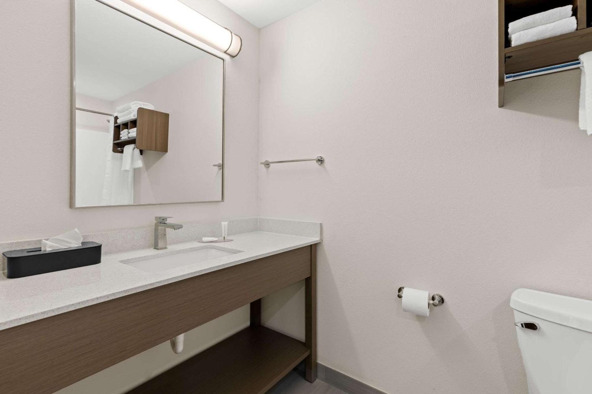 Hotel Clarion Pointe Milwaukee Exterior foto
