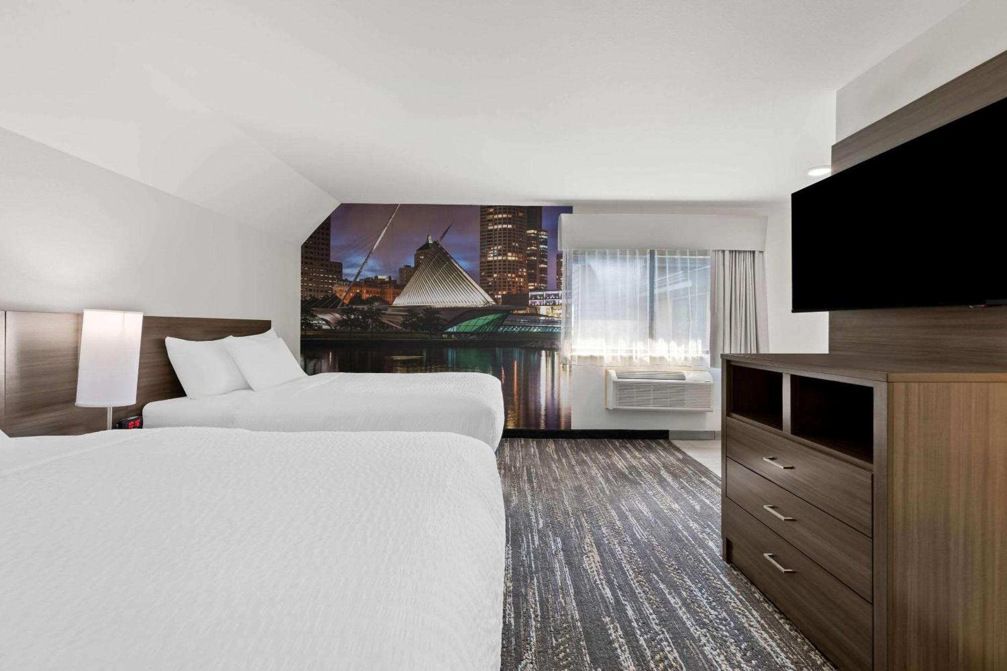 Hotel Clarion Pointe Milwaukee Exterior foto