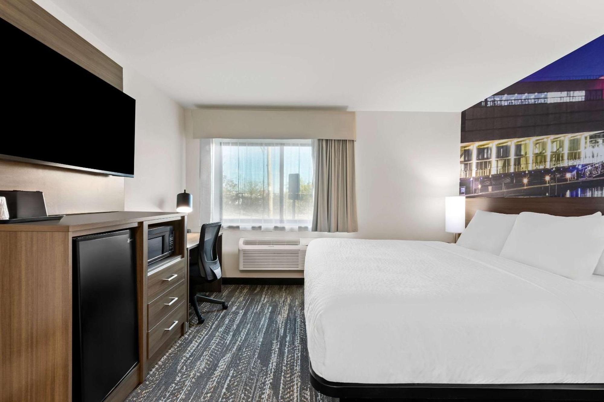 Hotel Clarion Pointe Milwaukee Exterior foto