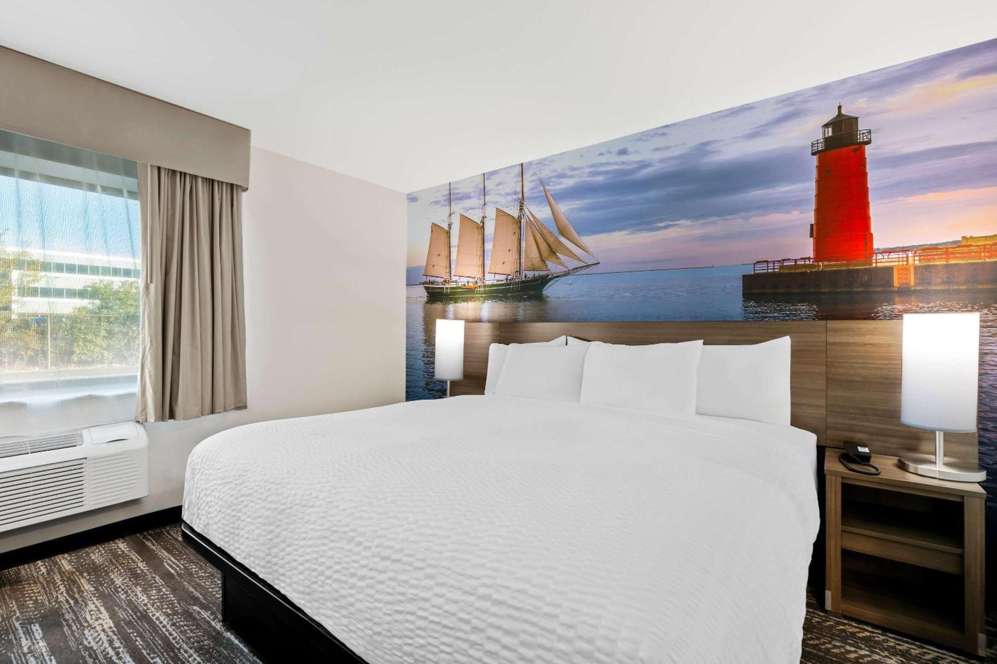 Hotel Clarion Pointe Milwaukee Exterior foto