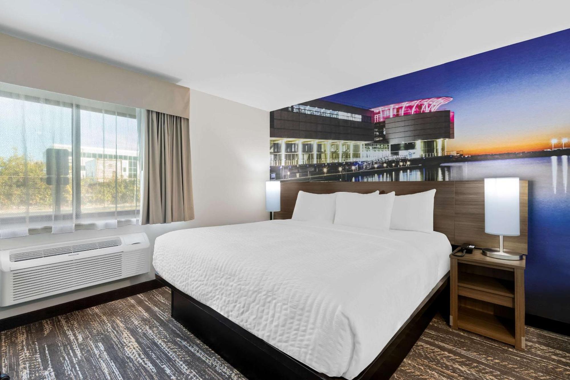 Hotel Clarion Pointe Milwaukee Exterior foto