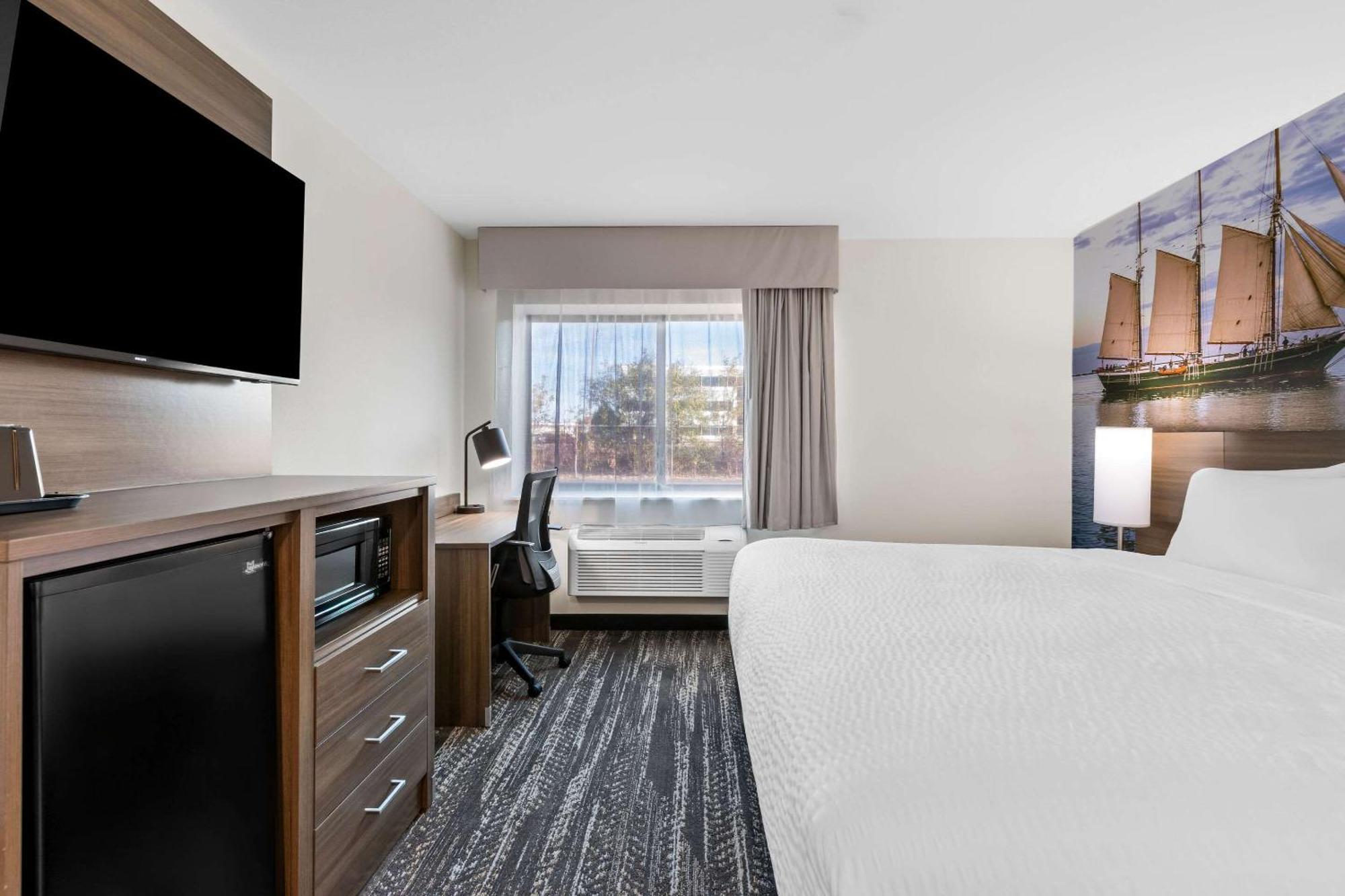 Hotel Clarion Pointe Milwaukee Exterior foto